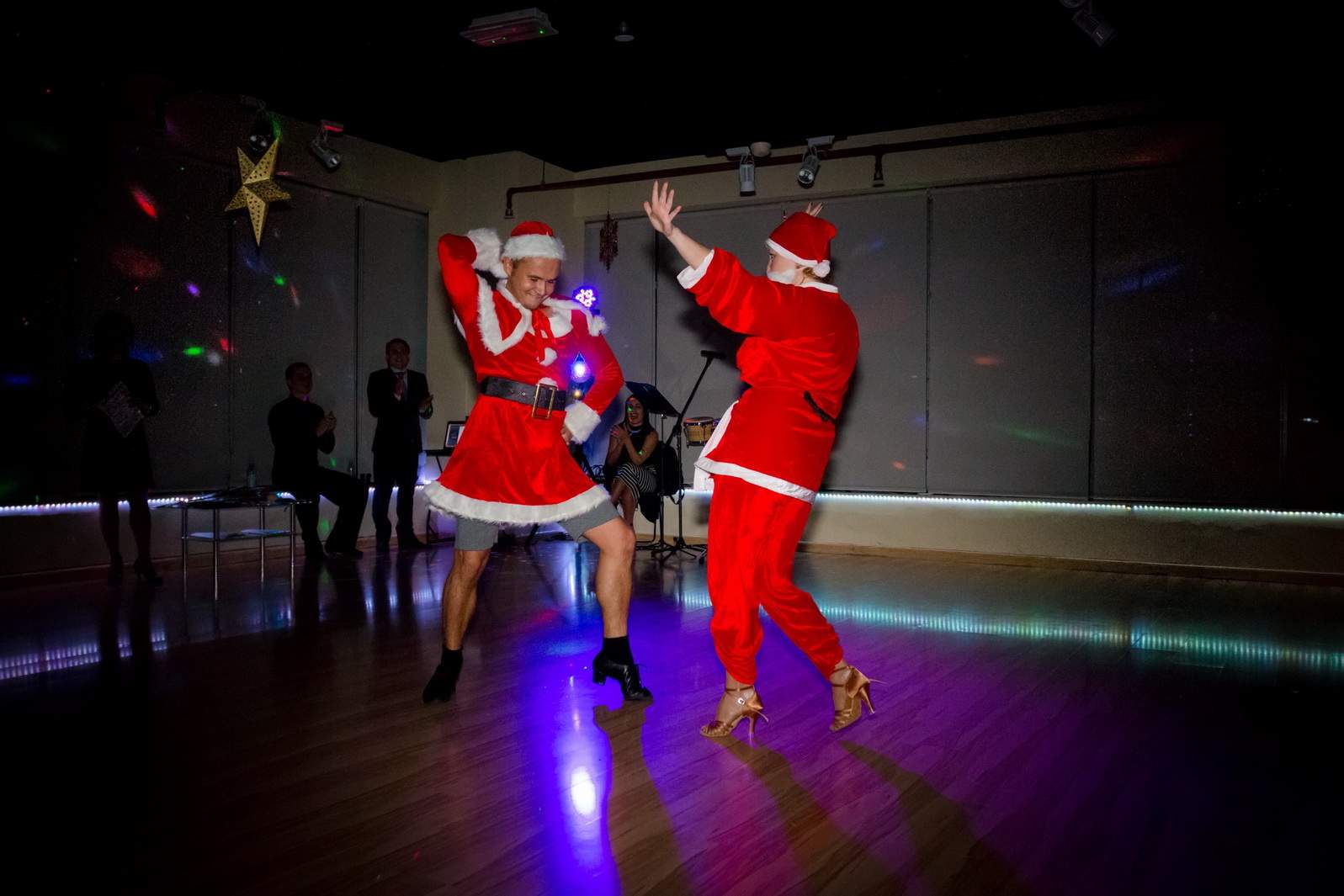 X-Mas dance couple Santa and Mrs. Claus