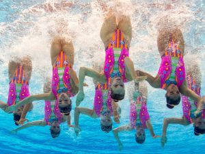 Synchronized-Swimming-09