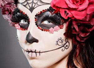 female-Halloween-extravagant-makeup
