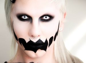 female-scary-halloween-makeup
